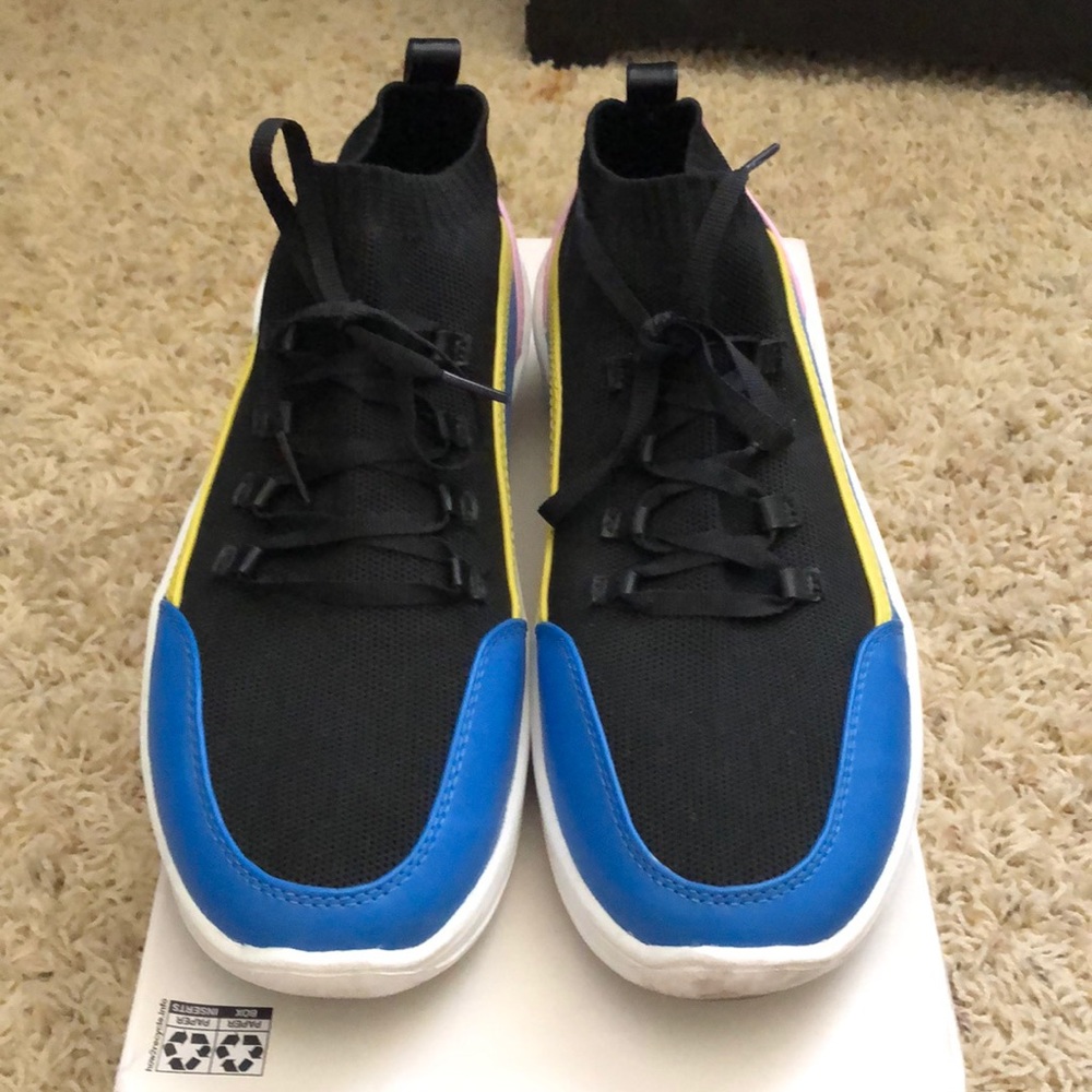 Sock shoes